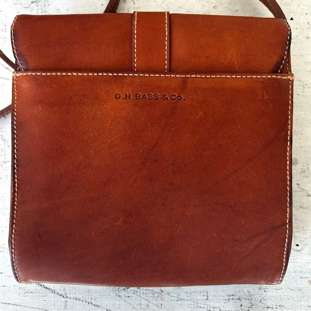 Vintage G.H. Bass Leather Crossbody Purse Saddle Bag Brass Buckle Shoulder Bag - Picture 5 of 8